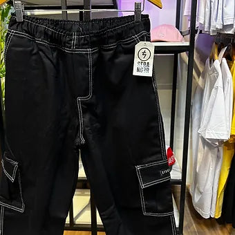 Calça Cargo Reta Stranger (Preta/Costura branca)